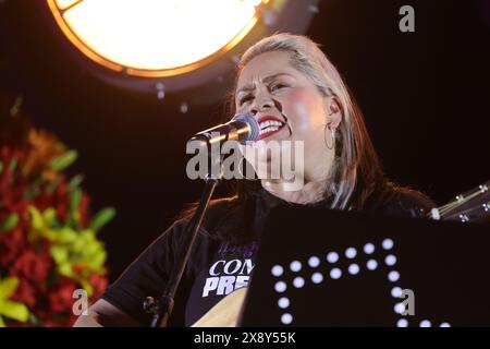 27 mai 2024, Mexico, Ciudad de Mexico, Mexique : Vivir Quintana, activiste, compositeur et auteur-compositeur-interprète mexicain chante sa dernière chanson 'CompaÃ±Era Presidenta' au Polyforum Siqueiros, chanson adressée aux candidats à la présidence du Mexique. (Crédit image : © Luis Marin/eyepix via ZUMA Press Wire) USAGE ÉDITORIAL SEULEMENT! Non destiné à UN USAGE commercial ! Banque D'Images