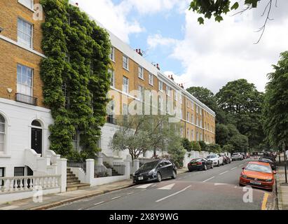 Greenwich, Londres, Royaume-Uni. Grandes maisons géorgiennes sur Hyde Vale, l'une des rues les plus exclusives de la région. Banque D'Images