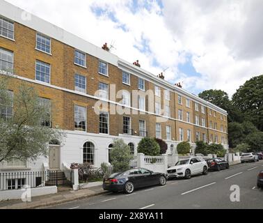 Greenwich, Londres, Royaume-Uni. Grandes maisons géorgiennes sur Hyde Vale, l'une des rues les plus exclusives de la région. Banque D'Images