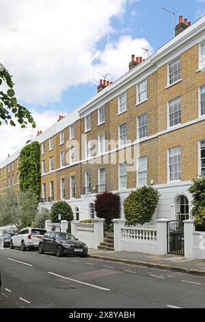 Greenwich, Londres, Royaume-Uni. Grandes maisons géorgiennes sur Hyde Vale, l'une des rues les plus exclusives de la région. Banque D'Images