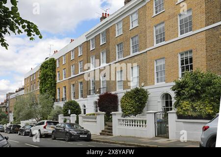 Greenwich, Londres, Royaume-Uni. Grandes maisons géorgiennes sur Hyde Vale, l'une des rues les plus exclusives de la région. Banque D'Images