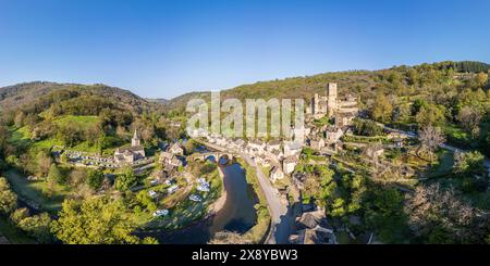 France, Aveyron (12), Belcastel, labellisé les plus Beaux villages de France, le village médiéval, le château du XIe siècle et les berges de l'Aveyron Banque D'Images