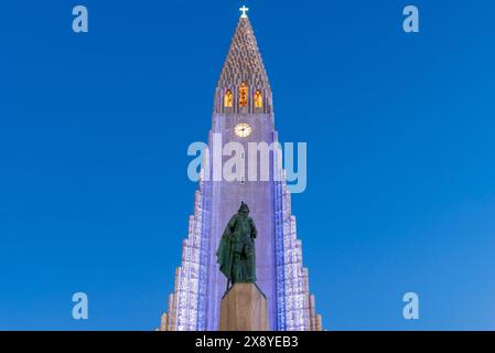 Islande, région capitale, Reykjavik, Hallgrimskirkja, statue de Leifur Eiriksson fils d'Erik le sculpteur rouge Einar Jonsson Banque D'Images