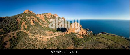 France, Var, Saint-Raphaël, massif de l'Estérel, ont quitté le sommet du Saint-Pilon (442 m) au pic du Cap Roux, le Rocher de St-Barthélemy (203 m) et le Banque D'Images