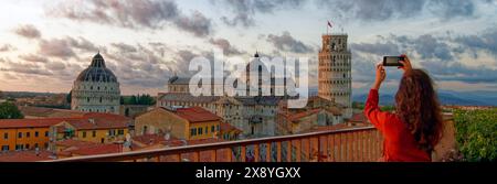 Italie, Toscane, District de Pise, Pise, Piazza del Duomo ou Piazza dei Miracoli, place des miracles ou place de la Cathédrale de Pise classée World Herita Banque D'Images