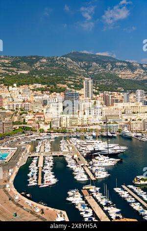 Principauté de Monaco, Monaco, Monte Carlo vue depuis la vieille ville sur le port d'Hercule, Moneghetti et le quartier de Monte Carlo Banque D'Images