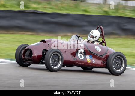 John URE dans la Cooper-Bristol Mk2 T24/25 1953 lors de la Parnell Cup. 2024 Goodwood 81e réunion des membres, Sussex, Royaume-Uni Banque D'Images