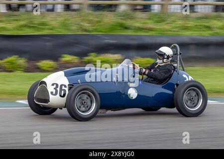 Eric Staes dans sa Cooper-Bristol Mk2 T23 1952 lors de la course de la Coupe Parnell lors de la 81e réunion des membres de Goodwood 2024, Sussex, Royaume-Uni Banque D'Images