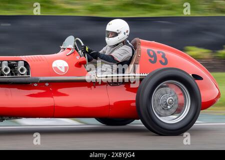 Alex Simpson dans l'Alvis 'Goodwin Special' 1948 pendant la Parnell Cup. 2024 Goodwood 81e réunion des membres, Sussex, Royaume-Uni Banque D'Images