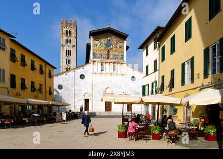 Italie, Toscane, Lucques, Piazza San Frediano, église San Frediano, mosaïque byzantine et romane de la façade Banque D'Images