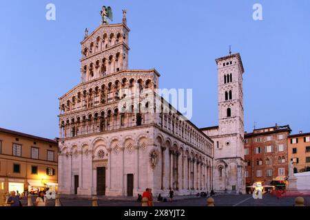 Italie, Toscane, Lucca, Piazza San Michele, l'Église San Michele in Foro Banque D'Images