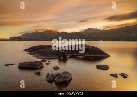 Royaume-Uni, Écosse, Highlands, Côte Nord, Wester Ross, Achnasheen, Loch Maree Banque D'Images