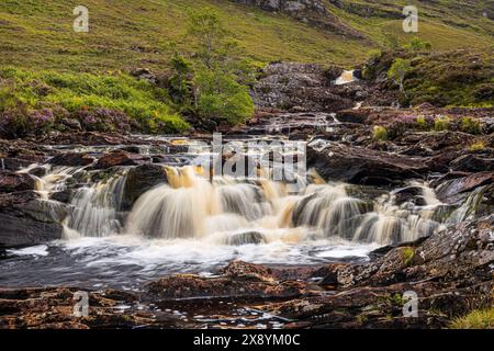 Royaume-Uni, Écosse, Highlands, Côte Nord, Wester Ross, Garve, série de cascades sur la rivière Dundonnell Banque D'Images