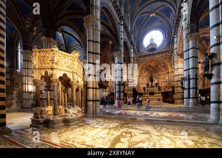 Italie, Toscane, Sienne, centre historique classé au patrimoine mondial de l'UNESCO, la vieille ville, notre Dame de l'Assomption cathédrale, le Duomo, Choeur et Banque D'Images