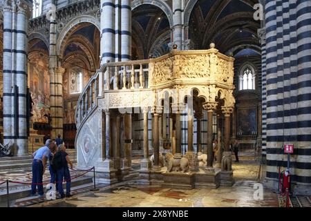 Italie, Toscane, Sienne, centre historique classé au patrimoine mondial de l'UNESCO, la vieille ville, la cathédrale notre-Dame de l'Assomption, le Duomo, marbe blanc Banque D'Images