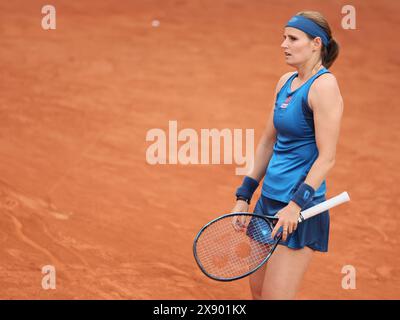 La jeune belge Minnen réagit lors d'un match de tennis entre la belge Minnen et la kazakhe Rybakina, au premier tour du simple féminin, lors de l'Open de France Roland Garros, à Paris, le mardi 28 mai 2024. Le tournoi de cette année se déroule du 26 mai au 09 juin. BELGA PHOTO BENOIT DOPPAGNE Banque D'Images