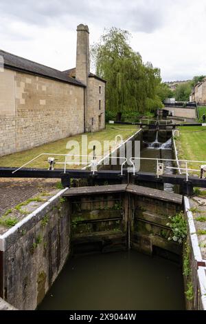 Site historique Thimble Mill Pumping Station et Widcombe Lock No 7, Kennet and Avon canal, Bath, Angleterre, Royaume-Uni Banque D'Images