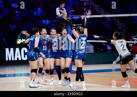 Macao, Chine. 28 mai 2024. Les joueuses thaïlandaises célèbrent la victoire du match entre la Thaïlande et la République dominicaine à la Ligue des Nations féminines de volleyball 2024 Macao à Macao, dans le sud de la Chine, le 28 mai 2024. Crédit : Cheong Kam Ka/Xinhua/Alamy Live News Banque D'Images