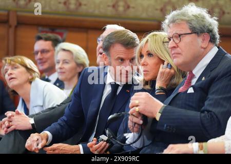 Verleihung Internationaler Preis des Westfaelischen Friedens 2024 Emmanuel Macron gemeinsam mit seiner Ehefrau Brigitte Macronbei der Verleihung des westfaelischen Friedenspreis 2024, Muenster, 28.05.2024 Muenster Nordrhein-Westfalen Deutschland *** remise du Prix international de la paix de Westphalie 2024 Emmanuel Macron et son épouse Brigitte Macronat remise du Prix de la paix de Westphalie 2024, Muenster, 28 05 2024 Muenster Rhénanie du Nord-Westphalie Allemagne Banque D'Images