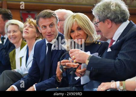 Verleihung Internationaler Preis des Westfaelischen Friedens 2024 Emmanuel Macron gemeinsam mit seiner Ehefrau Brigitte Macronbei der Verleihung des westfaelischen Friedenspreis 2024, Muenster, 28.05.2024 Muenster Nordrhein-Westfalen Deutschland *** remise du Prix international de la paix de Westphalie 2024 Emmanuel Macron et son épouse Brigitte Macronat remise du Prix de la paix de Westphalie 2024, Muenster, 28 05 2024 Muenster Rhénanie du Nord-Westphalie Allemagne Banque D'Images