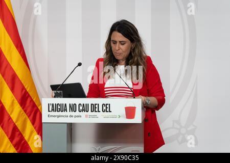 La porte-parole du gouvernement catalan tient une conférence de presse pour expliquer qu’il a été décidé de réduire les restrictions de sécheresse dans la région de Gérone, la seule qui est restée en état d’urgence en raison de la sécheresse en Catalogne. La portavoz del gobierno Catalán comparece en rueda de prensa para explicar que se ha decidido reducir las restricciones por la sequ&#xed;a en la zona de Girona, la &#XFA;nica que segu&#xed;a en emergencia por sequ&#xed;a en Catalu&#xf1;a... DANS LE pic:patricia Plaja News Politics -Barcelone, Espagne mardi 28 mai 2024 (photo par Eric Renom/LaPresse) Banque D'Images