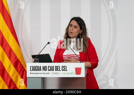 La porte-parole du gouvernement catalan tient une conférence de presse pour expliquer qu’il a été décidé de réduire les restrictions de sécheresse dans la région de Gérone, la seule qui est restée en état d’urgence en raison de la sécheresse en Catalogne. La portavoz del gobierno Catalán comparece en rueda de prensa para explicar que se ha decidido reducir las restricciones por la sequ&#xed;a en la zona de Girona, la &#XFA;nica que segu&#xed;a en emergencia por sequ&#xed;a en Catalu&#xf1;a... DANS LE pic:patricia Plaja News Politics -Barcelone, Espagne mardi 28 mai 2024 (photo par Eric Renom/LaPresse) Banque D'Images