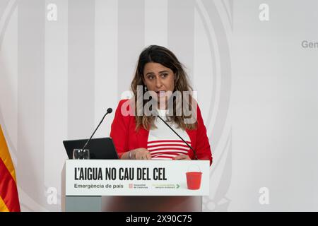 La porte-parole du gouvernement catalan tient une conférence de presse pour expliquer qu’il a été décidé de réduire les restrictions de sécheresse dans la région de Gérone, la seule qui est restée en état d’urgence en raison de la sécheresse en Catalogne. La portavoz del gobierno Catalán comparece en rueda de prensa para explicar que se ha decidido reducir las restricciones por la sequ&#xed;a en la zona de Girona, la &#XFA;nica que segu&#xed;a en emergencia por sequ&#xed;a en Catalu&#xf1;a... DANS LE pic:patricia Plaja News Politics -Barcelone, Espagne mardi 28 mai 2024 (photo par Eric Renom/LaPresse) Banque D'Images