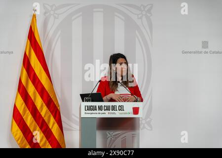 La porte-parole du gouvernement catalan tient une conférence de presse pour expliquer qu’il a été décidé de réduire les restrictions de sécheresse dans la région de Gérone, la seule qui est restée en état d’urgence en raison de la sécheresse en Catalogne. La portavoz del gobierno Catalán comparece en rueda de prensa para explicar que se ha decidido reducir las restricciones por la sequ&#xed;a en la zona de Girona, la &#XFA;nica que segu&#xed;a en emergencia por sequ&#xed;a en Catalu&#xf1;a... DANS LE pic:patricia Plaja News Politics -Barcelone, Espagne mardi 28 mai 2024 (photo par Eric Renom/LaPresse) Banque D'Images