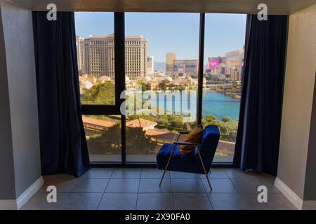 Las Vegas, Nevada - 14 avril 2024 : vue diurne sur le lac Bellagio Fountains depuis une chambre d'hôtel Banque D'Images