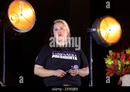 Vivir Quintana, activiste, compositeur et auteur-compositeur-interprète mexicain, chante sa dernière chanson 'Companera Presidenta' au Polyforum Siqueiros, une chanson adressée aux candidats à la présidence du Mexique, à Mexico, Mexique, le 27 mai 2023. (Photo de Luis Marin/Eyepix Group) (photo de Eyepix/NurPhoto) Banque D'Images