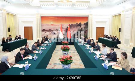 Pékin, Chine. 28 mai 2024. Wang Huning, président du Comité national de la Conférence consultative politique du peuple chinois, rencontre le Président de la Chambre des représentants de l'Indonésie, Puan Maharani, à Pékin, capitale de la Chine, le 28 mai 2024. Crédit : Ding Haitao/Xinhua/Alamy Live News Banque D'Images