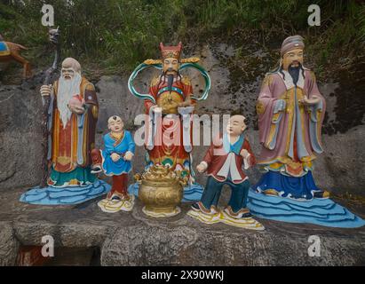 Les trois dieux de Fook-Lok-Sou (chance, sagesse et longévité) dans les grottes Chin Swee Temple Genting Highlands, Pahang, Malaisie Banque D'Images