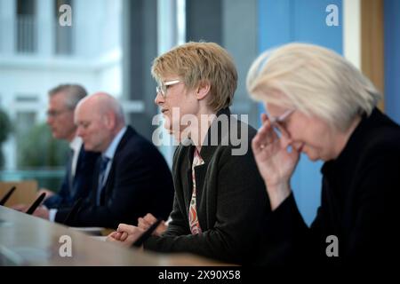 Jahresgutachten Wirtschaftsweise DEU, Deutschland, Allemagne, Berlin, 15.05.2024 Professeur Martin Werding , Ruhr-Universitaet Bochum, Professeur Achim Truger , Wirtschaftswissenschaftler und Professor fuer Soziooekonomie, Professeur Ulrike Malmendier , Wirtschaftsprofessorin für Wirtschaftswissenschaften an der University of California Berkeley , Professika , Professionka , Professionmm . Mitglied Sachverstaendigenrat zur Begutachtung der gesamtwirtschaftlichen Entwicklung Wirtschaftsweise und Prof. Monika Schnitzer , Wirtschaftswissenschaftlerin Komparative Wirtschaftsforschung an der Ludwig-Maximilians-Universitaett Muenchen v. Banque D'Images