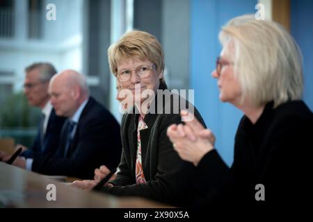 Jahresgutachten Wirtschaftsweise DEU, Deutschland, Allemagne, Berlin, 15.05.2024 Professeur Martin Werding , Ruhr-Universitaet Bochum, Professeur Achim Truger , Wirtschaftswissenschaftler und Professor fuer Soziooekonomie, Professeur Ulrike Malmendier , Wirtschaftsprofessorin für Wirtschaftswissenschaften an der University of California Berkeley , Professika , Professionka , Professionmm . Mitglied Sachverstaendigenrat zur Begutachtung der gesamtwirtschaftlichen Entwicklung Wirtschaftsweise und Prof. Monika Schnitzer , Wirtschaftswissenschaftlerin Komparative Wirtschaftsforschung an der Ludwig-Maximilians-Universitaett Muenchen v. Banque D'Images