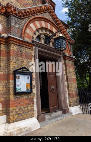 Londres, Royaume-Uni. 24 mai 2024. L'entrée de la cathédrale Sainte-Sophie. La cathédrale Sainte-Sophie, une église grecque orthodoxe de Bayswater qui combine des éléments byzantins traditionnels avec un style gothique victorien de renaissance, a été consacrée en 1882. Crédit : Mark Kerrison/Alamy Live News Banque D'Images