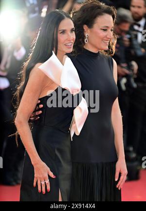 Demi Moore (in Céline), Coralie Fargeat cérémonie de clôture du 77e Festival de Cannes 25 mai 2024 crédit : Jacky Godard/Photo12 Banque D'Images