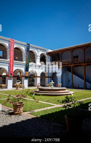 Cloître de Cooperación Española ou coopérative espagnole, situé dans une ancienne église et couvent est un centre culturel et artistique géré par l'Emba espagnol Banque D'Images