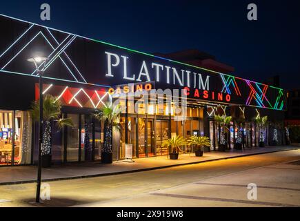 Casino Platinum à Sunny Beach Bulgarie la nuit Banque D'Images