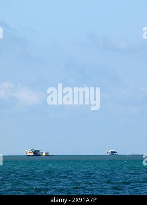 Miami, Floride, États-Unis - 26 mai 2024 : maisons de Stiltsville au-dessus des eaux peu profondes de la baie de Biscayne. Réservé à un usage éditorial. Banque D'Images