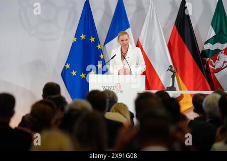 Verleihung Internationaler Preis des Westfaelischen Friedens 2024 Die polnische Ministerin Barbara Nowacka BEI ihrer Rede BEI der Verleihung des Jugendpreises des westfaelischen Friedenspreis 2024, Muenster, 28.05.2024 Muenster Nordrhein-Westfalen Deutschland *** remise du Prix international de la paix de Westphalie 2024 la ministre polonaise Barbara Nowacka lors de son discours lors de la remise du Prix de la paix de Westphalie pour la jeunesse 2024, Muenster, 28 05 2024 Muenster Rhénanie du Nord-Westphalie Allemagne Banque D'Images