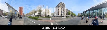 Munster, Allemagne - 3 mai 2024 : vue panoramique sur la gare principale de Munster avec le plus grand garage à vélos d'allemagne. Banque D'Images