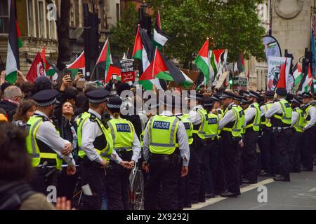 Londres, Royaume-Uni. 28 mai 2024. Des milliers de manifestants pro-palestiniens se rassemblent devant Downing Street après les attaques israéliennes contre Rafah à Gaza. Crédit : Vuk Valcic/Alamy Live News Banque D'Images