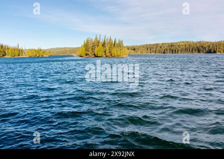 Vue depuis un quai à Tobin Harbor le long du lac supérieur. Parc national d'Isle Royale, Michigan, États-Unis. Banque D'Images