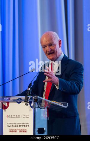 Londres, Grande-Bretagne. 28 mai 2024. David Willetts, membre de la Chambre des lords et ancien ministre d'État aux universités et aux Sciences, prend la parole lors du 3e Sommet des chefs d'entreprise Royaume-Uni-Chine à Londres, en Grande-Bretagne, le 28 mai 2024. Les chefs d'entreprise et les représentants du gouvernement qui ont assisté au 3e Sommet des chefs d'entreprise Royaume-Uni (Royaume-Uni)-Chine ont exprimé ici leur confiance dans la perspective du commerce, de l'investissement et des liens bilatéraux des deux pays. Credit : Stephen Chung/Xinhua/Alamy Live News Banque D'Images