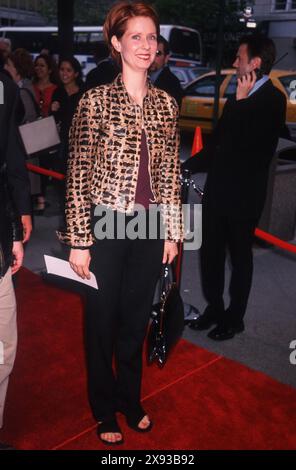 16 MAI 2000 - NEW YORK. CYNTHIA NIXON. PREMIÈRE DE ''SMALL TIME CROOKS'' - BEEKMAN THEATRE. CRÉDIT : WALTER WEISSMAN / . K18862WW(crédit image : © WALTER WEISSMAN/ZUMA Wire) USAGE ÉDITORIAL SEULEMENT! Non destiné à UN USAGE commercial ! Banque D'Images