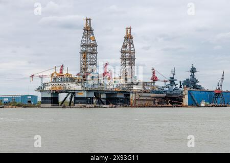 Engin de forage pétrolier ENSCO 8506 dans le port de Galveston, Texas Banque D'Images