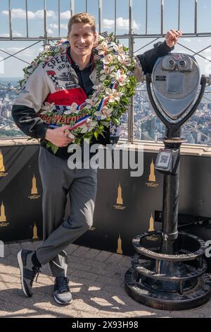 West point, New York, États-Unis. 28 mai 2024. Josef Newgarden, lauréat de 2024 Indy 500 pour la 2ème année consécutive, visite l'Empire State Building à New York le 28 mai 2024 (crédit image : © Lev Radin/ZUMA Press Wire) USAGE ÉDITORIAL SEULEMENT! Non destiné à UN USAGE commercial ! Banque D'Images