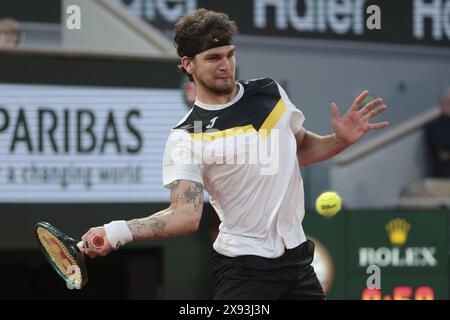 Thiago Seyboth Wild du Brésil lors de la deuxième journée de l'Open de France 2024, Roland-Garros 2024, tournoi de tennis du Grand Chelem le 27 mai 2024 au stade Roland-Garros à Paris, France Banque D'Images