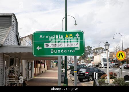 Thunderbolt Way, célèbre route dans le nord de la Nouvelle-Galles du Sud nommée d'après le capitaine Thunderbolt, bushranger qui est enterré dans la ville d'Uralla, Nouvelle-Galles du Sud, Australie Banque D'Images