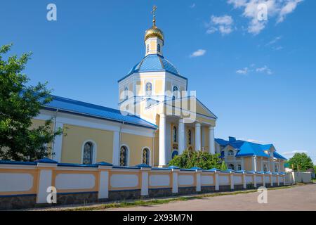 Ancienne église de l'icône Kazan de la mère de Dieu sur un jour ensoleillé de juin. Borisoglebsk. Région de Voronej, Russie Banque D'Images